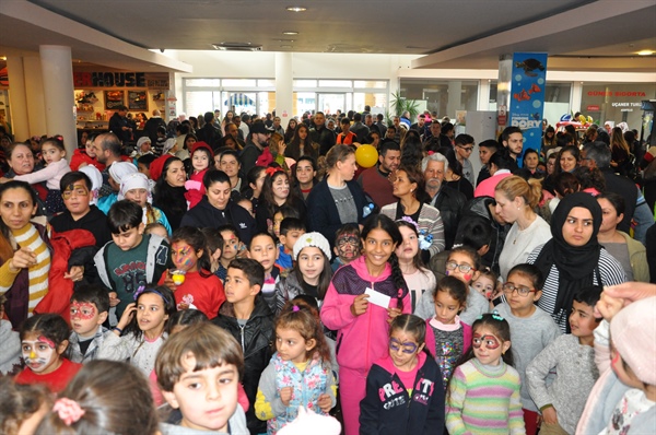 “Çocuklar Güzelyurt Belediyesi yarı yıl çocuk şenliğinde eğlendi
