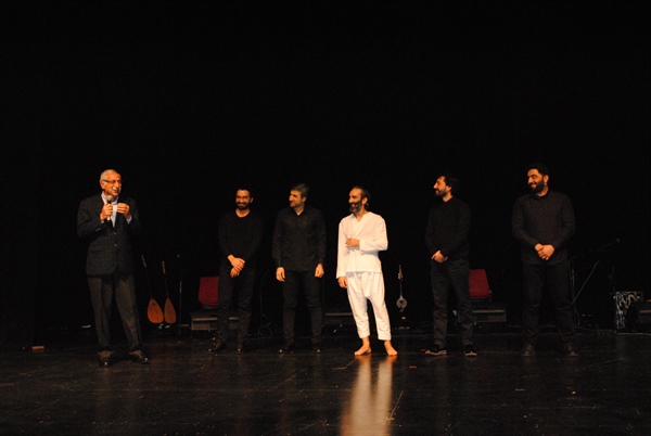 Tek Kişilik Türkülü Seyirlik” alt başlığını taşıyan “Gelin Tanış Olalım” türkü müzikaliyle final yaptı
