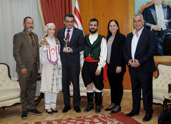 Erhürman, Kıbrıs Türk Halk Dansları Federasyonu heyetini kabul etti