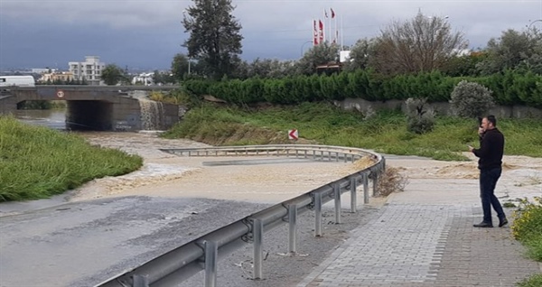 Kanlıköy ve Gönyeli Barajları taştı