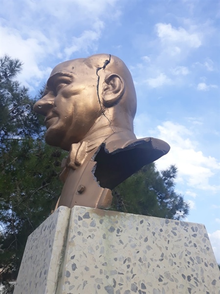 Büyükkonuk'ta Atatürk büstüne saldıran kişi yakalandı