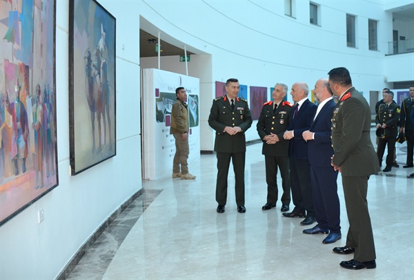 Tümgeneral Yıldırım, Tuğgeneral Algan ve Tuğgeneral Volkan YDÜ’nde açık olan beş sergiyi ziyaret etti