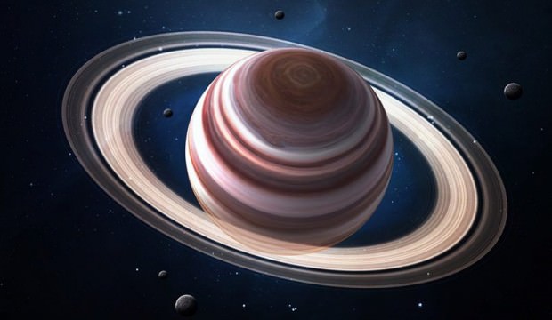 Satürn’ün garip şekillere sahip beş küçük uydusuna farklı renklerini halkalarının verdiği keşfedildi
