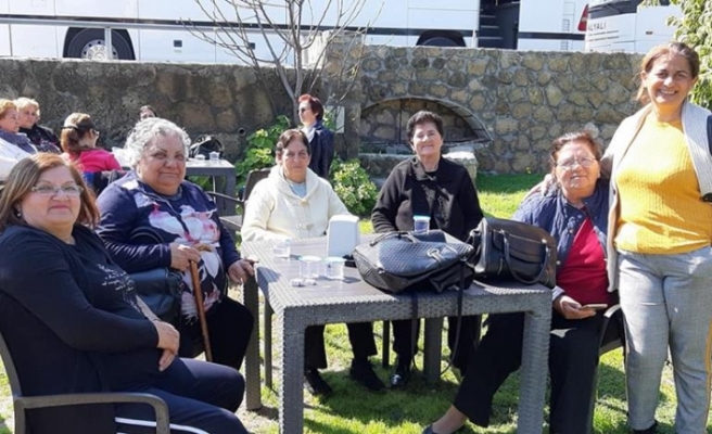 Alsancak Belediyesi, 60 yaş üstü kadınlara gezi düzenledi