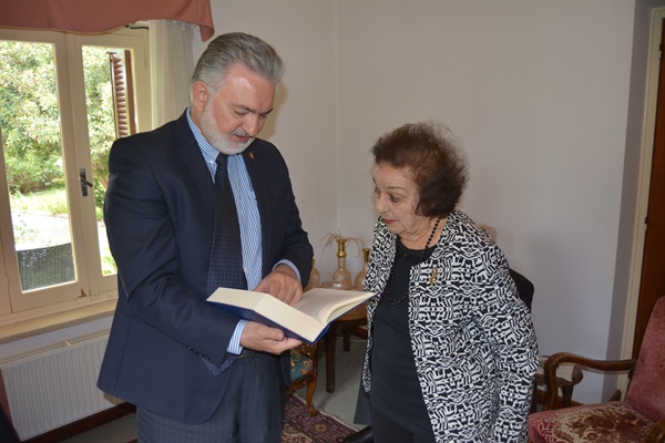 Kıbrıs Vakıflar İdaresi’nden bir heyet, Gülten Feridun ve eşi Oktay Feridun’a nezaket ziyaretinde bulundu