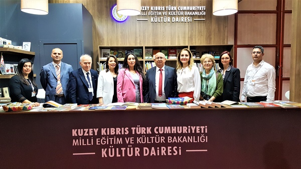 Özyiğit, TÜYAP tarafından düzenlenen 24’üncü İzmir Kitap Fuarı’nın açılışına katıldı