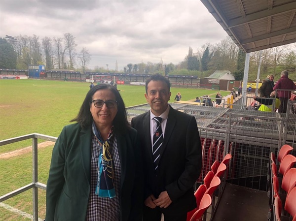 Büyükelçi Tuncalı Cambridge city futbol kulübü yönetim kurulu üyesi Mimoğlu ’nu ziyaret etti