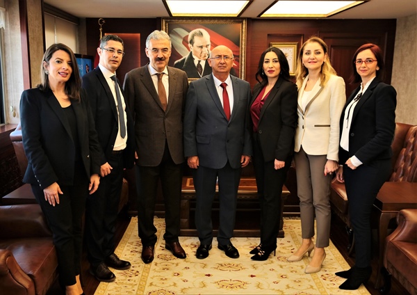 Bakan Özyiğit  İzmir’deki köklü üniversitelerin rektörleri ve heyetleri ile görüştü