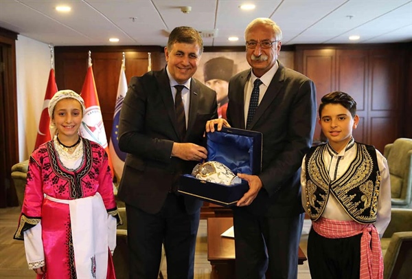 Güngördü, Karşıyaka Belediye Başkanı Cemil Tugay’ı ziyaret etti