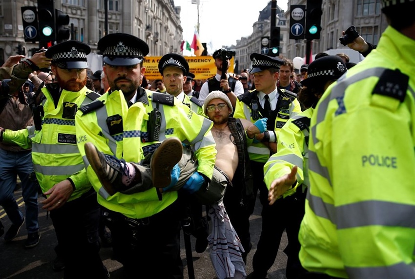 Londra'daki çevreci işgal eyleminde gözaltı sayısı 340 oldu