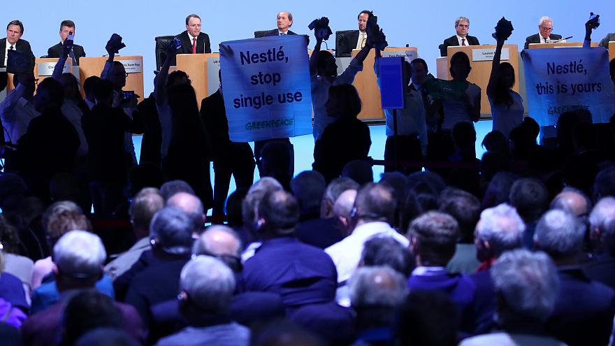 Greenpeace, Nestle toplantısını bastı: Tek kullanımlık plastik üretimini durdurun