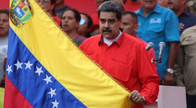 Maduro: ABD'ye karşı elimizde silahlarla her zaman hazır olmalıyız