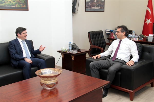 Başbakan Tufan Erhürman,Prof. Dr. Yasin Aktay’ı kabul edip, görüştü