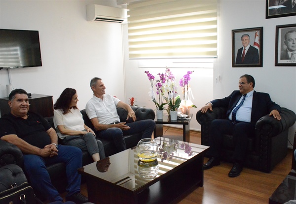 Sucuoğlu, Buran Atakan başkanlığındaki Kamu Emekçileri Sendikası temsilcilerini kabul etti