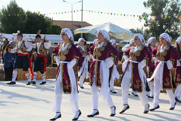 Yeniboğaziçi Belediyesi,Halk Dansları Topluluğu, dün, “Köy Şenliği” düzenledi