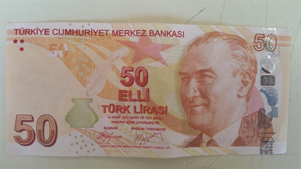 Polisten uyarı! Girne'de sahte para!