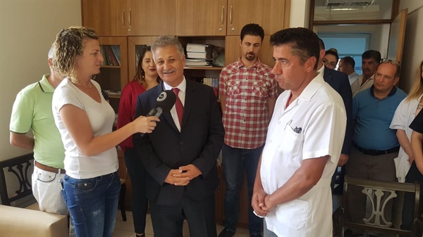 Sağlık Bakanı Ali Pilli, Şeker Bayramı dolayısıyla Cengiz Topel Hastanesi’ni ziyaret etti