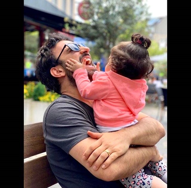 Tarkan kızı Liya ile fotoğrafını paylaşarak Babalar Günü'nü kutladı