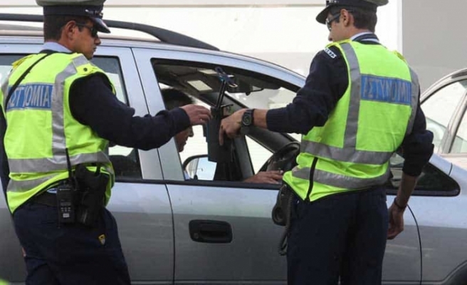 Rum polisi Lefkoşa Surlariçi’nde huzur operasyonu düzenledi