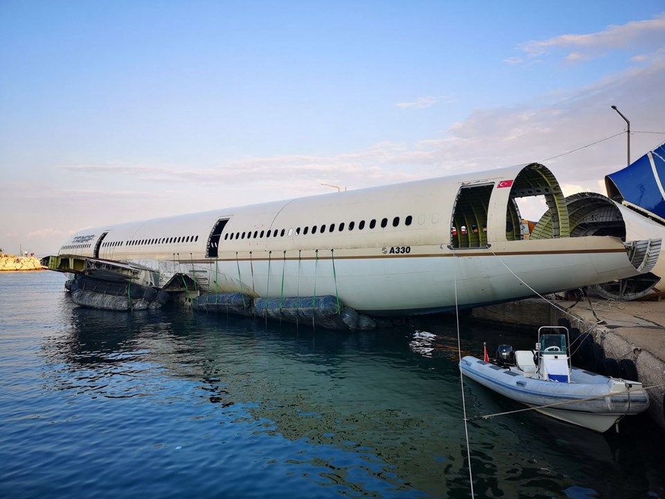 Dev yolcu uçağı Saros Körfezi’ne batırılıyor