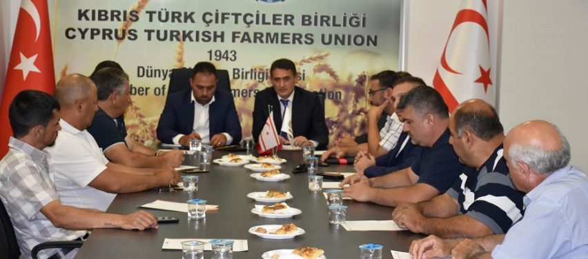 Bakan Oğuz, Kıbrıs Türk Çiftçiler Birliği’ni ziyaret etti