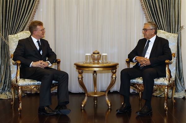 Cumhurbaşkanı Mustafa Akıncı, İngiliz Yüksek Komiseri Stephan Lillie’yi kabul etti