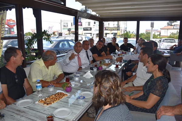 Bakan Atakan, Alsancak'ta Girne Batı Çevre Yoluyla ile ilgili toplantı yaptı