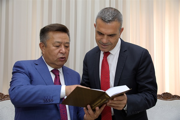 Uluçay, KKTC’de bulunan Kırgızistan eski Meclis Başkanı Tursunbekov'u kabul etti