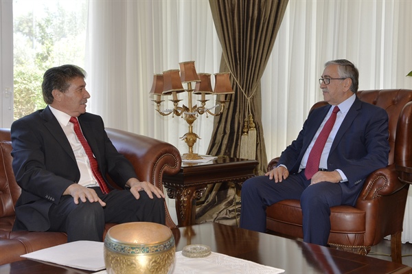 Cumhurbaşkanı Mustafa Akıncı, Turizm ve Çevre Bakan Ünal Üstel’i kabul etti