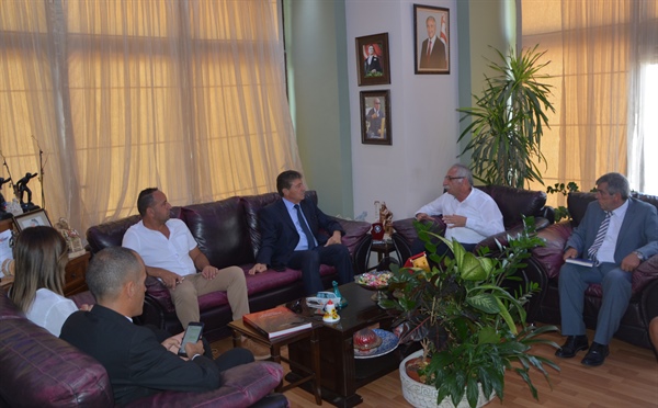 Turizm ve Çevre Bakan Üstel, Girne Belediye Başkanı Güngördü’yü ziyaret etti