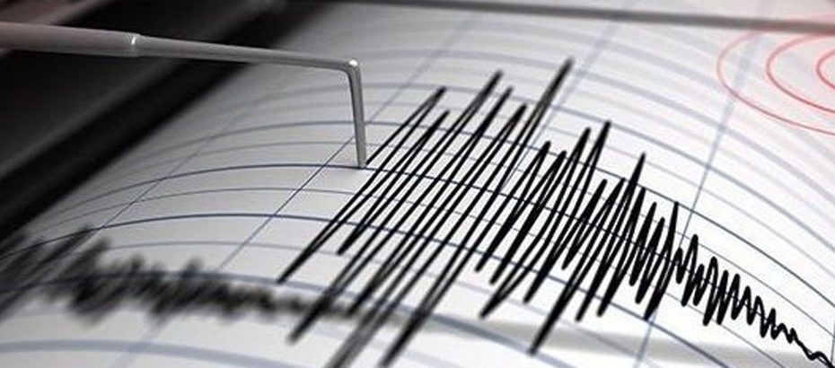 Endonezya’da 7,3 büyüklüğündeki depremde 2 kişi hayatını kaybetti