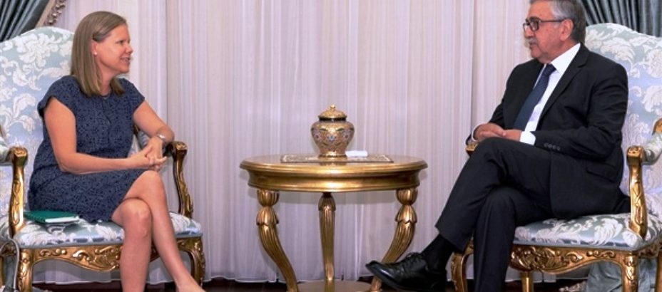 İsveç Büyükelçisi Vrang, Cumhurbaşkanı Akıncı’ya veda ziyaretinde bulundu