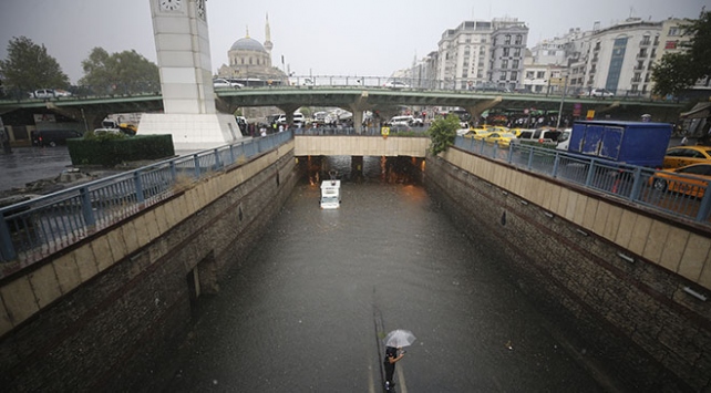 İstanbul’u yaz yağmuru vurdu