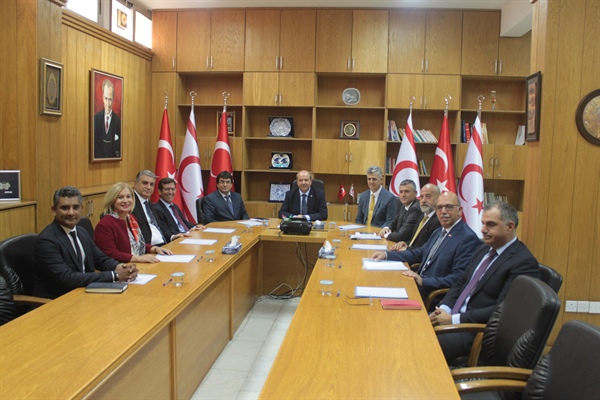 Başbakan Ersin Tatar, Kuzey Kıbrıs Bankalar Birliği yönetimiyle toplantı yapıyor