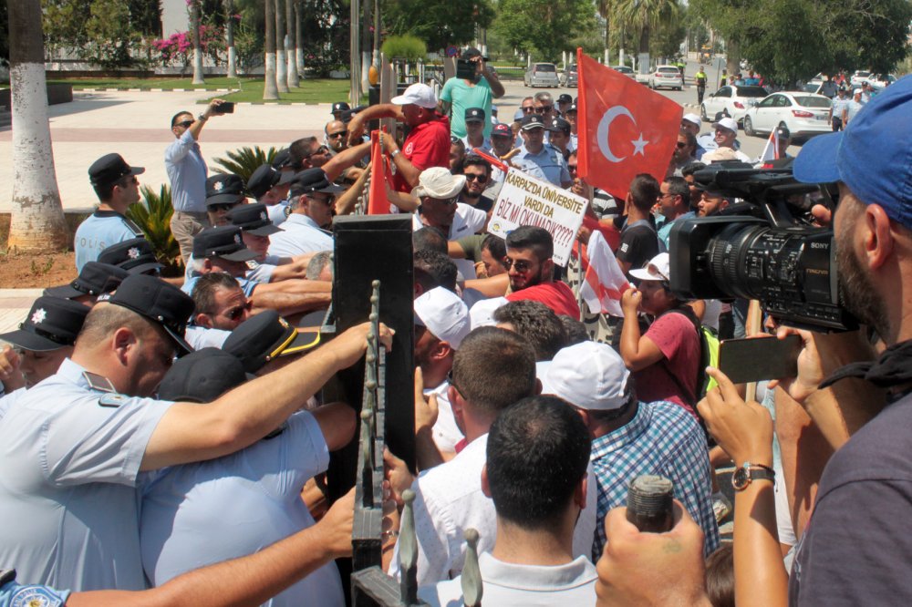 Karpaz halkının Lefkoşa'da yaptığı eylem Başbakanlık önünde tamamlandı