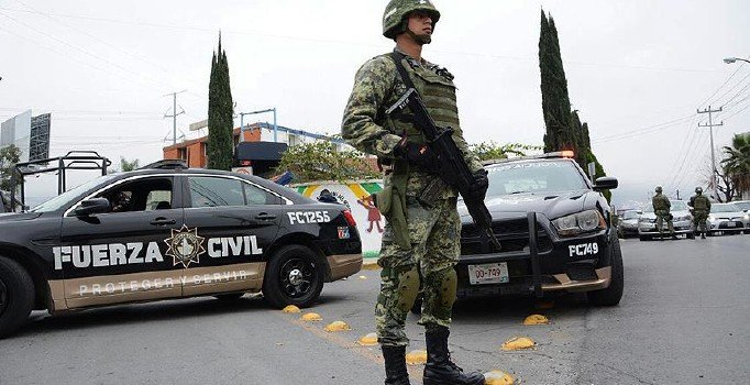Meksika’da silahlı 70 kişiye gözaltı