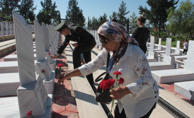 Gaziler Günü dolayısıyla Boğaz Şehitliği'nde tören