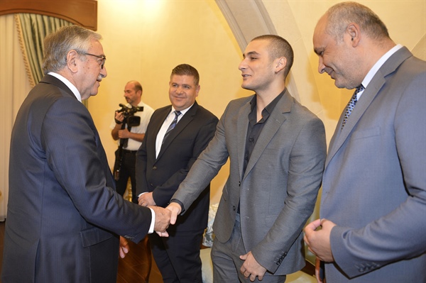 Cumhurbaşkanı Akıncı, KKTC Satranç Şampiyonu Samani'yi kabul etti