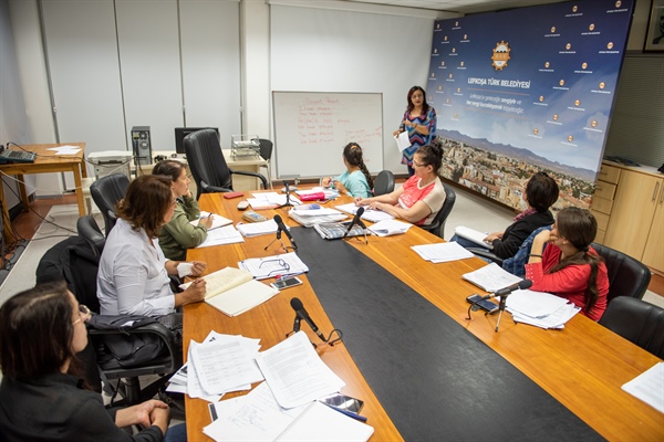 Kadınlara yönelik İngilizce kursları 3 ayrı bölgede devam ediyor