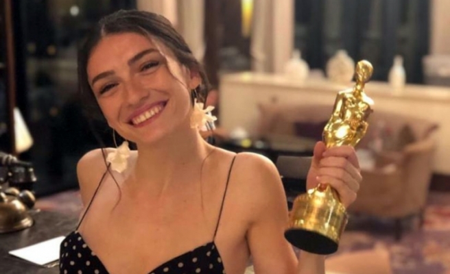 Hazar Ergüçlü'ye en iyi kadın oyuncu ödülü