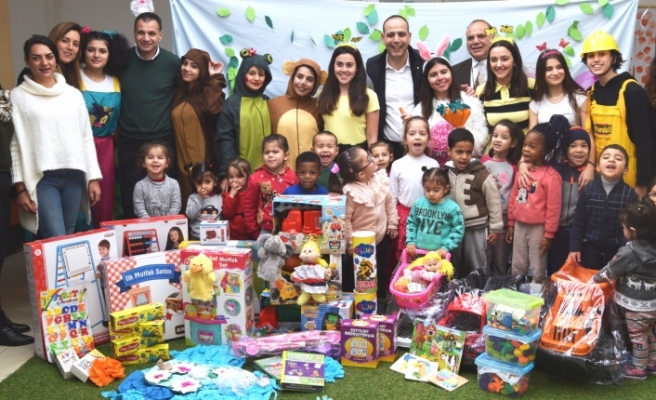 Atatürk Meslek Lisesi öğrencilerinden çocuklara oyuncak