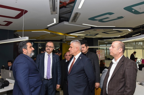 Taçoy, İstanbul’da İTÜ ARI Teknokent’i ziyaret etti