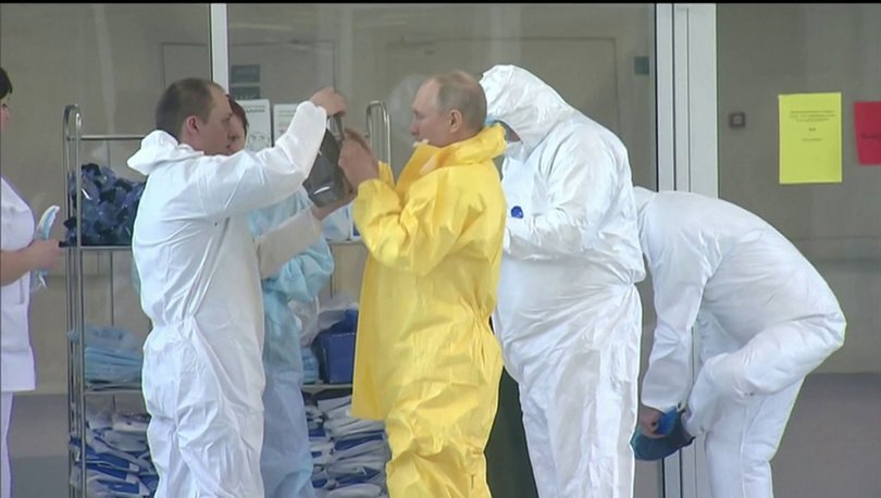 Putin corona virüs hastalarını ziyaret etti