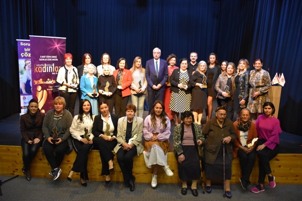 Girne Belediyesi Kentin Güçlü Kadınları Ödülü” verdi