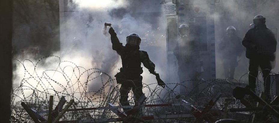 Yunan polisinin gaz bombası ve kimyasal stoku tükenme noktasına geldi