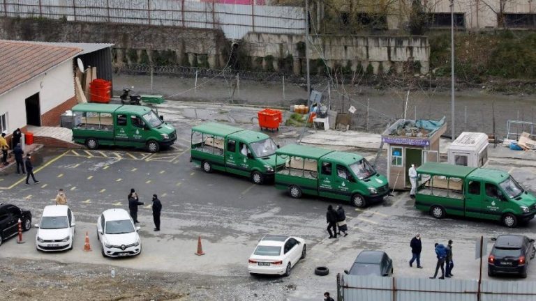İstanbul’da ürküten korona fotoğrafı! Cenaze araçları peş peşe