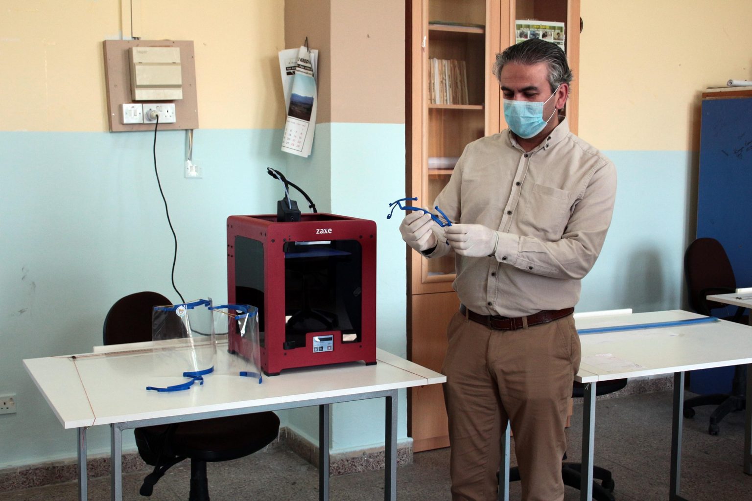 3D teknolojisi kullanarak siper maske üretiliyor