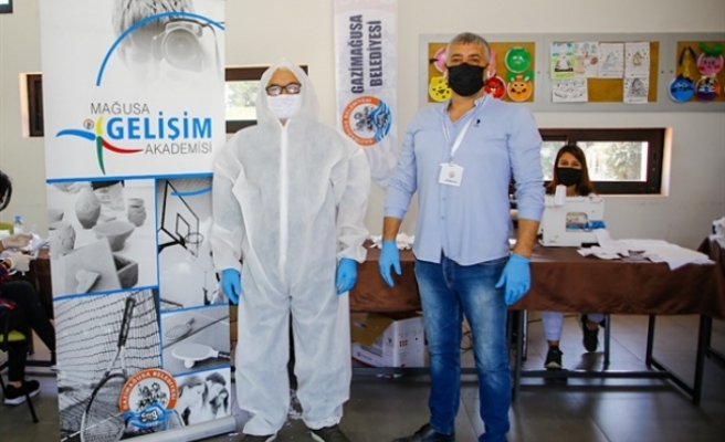 Gazimağusa Belediyesi’nden maske ve tulum desteği