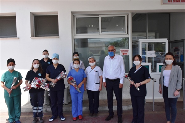 Güngördü, 12 Mayıs Dünya Hemşireler Günü Dolayısıyla Girne Dr. Akçiçek Hastanesini ziyaret etti