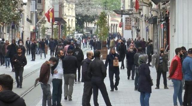 İstiklal Caddesindeki kalabalığı gösteren fotoğraf sosyal medyada gündem oldu